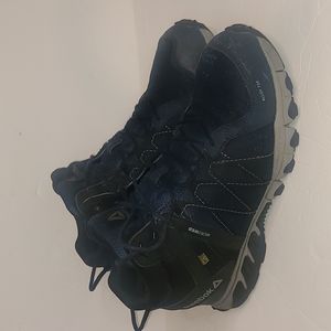 Selling a pair of Alloy Toe work boots